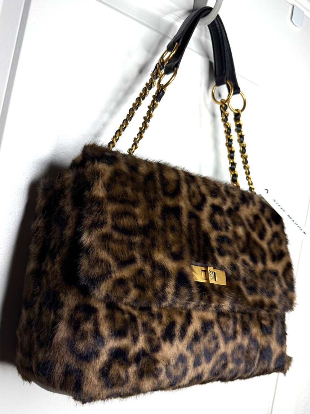 The Steve Madden Leopard Animal Print Shoulder Bag features a stylish rectangula